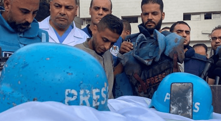 لحظة استشهاد صحفيين في غزة