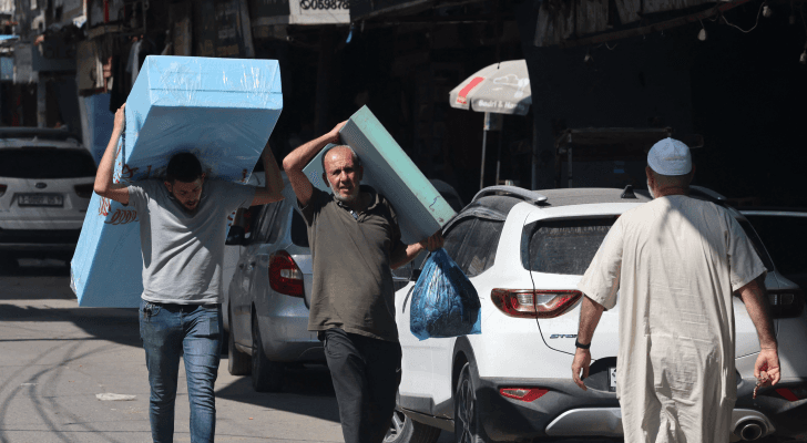 فلسطينيون من قطاع غزة اثناء نزوحهم