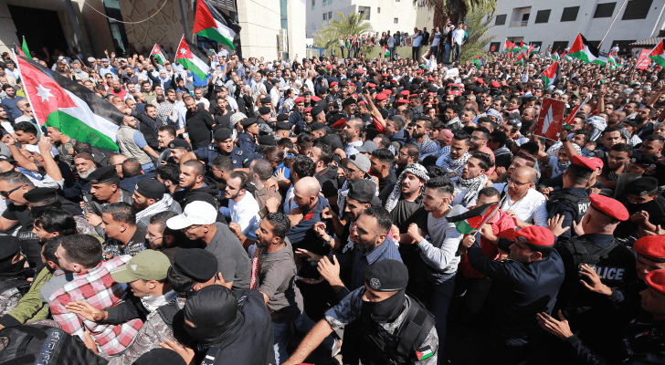 مظاهرة حاشدة في الأردن تضامنا مع الفلسطينيين
