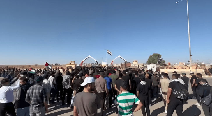 جانب من الاعتصام قرب معبر طريبيل في الجانب العراقي