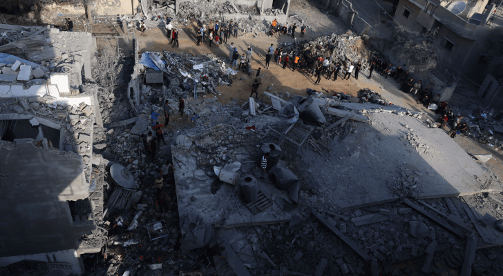 آثار الدمار التي خلفها قصف الاحتلال في خانيونس بقطاع غزة