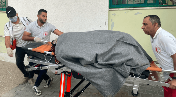الهلال الأحمر يغيث المصابين في غزة