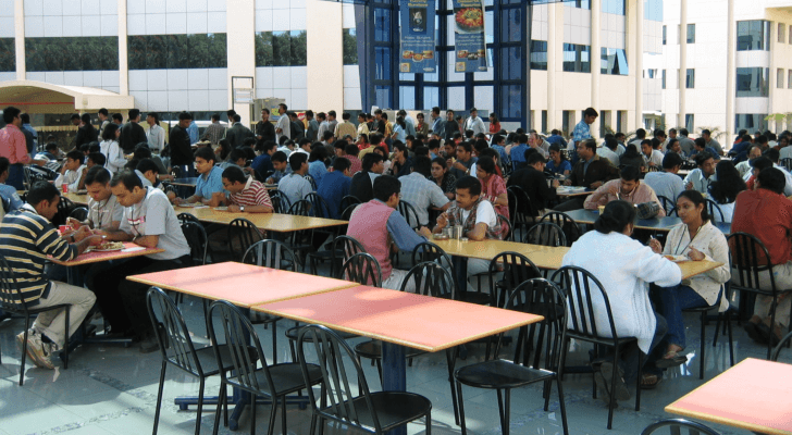 كافتيريا داخل جامعة