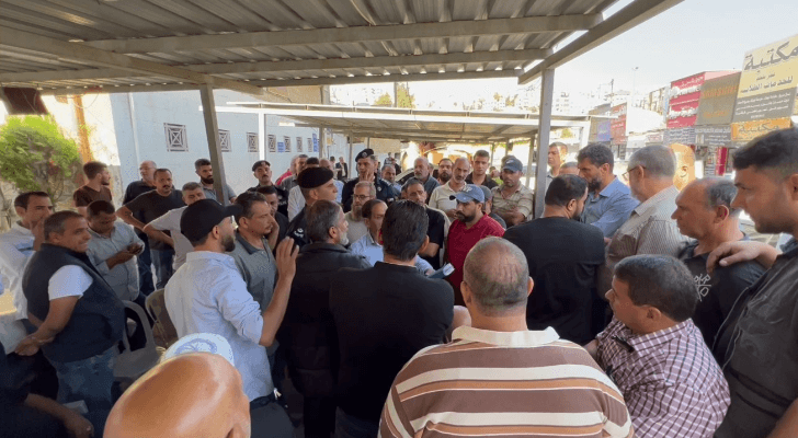 جانب من الوقفة الاحتجاجية في مجمع المحطة