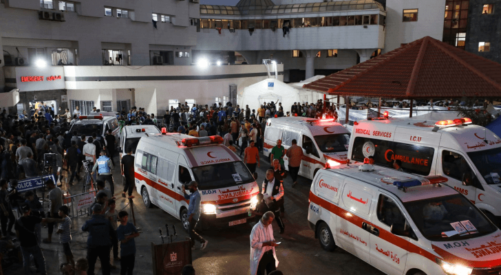 من أمام مبنى الطوارئ في مستشفى الشفاء الطبي