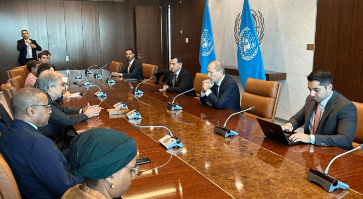 خلال لقاء وزير الخارجية أيمن الصفدي والأمين العام للأمم المتحدة أنطونيو غوتيريش