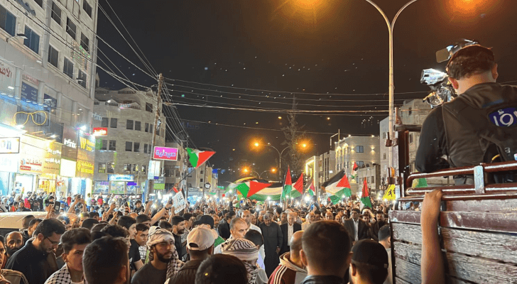 مسيرة خرجت في حي نزال نصرة لغزة