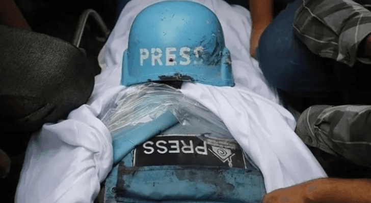 أثناء تشييع أحد الشهداء الصحفيين في غزة