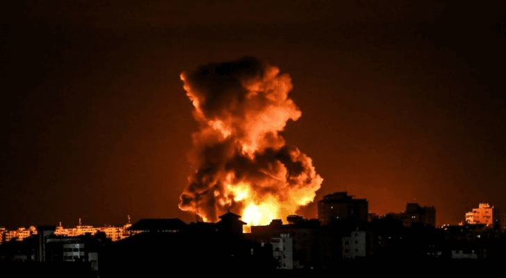 نيران تتصاعد جراء قصف الاحتلال على غزة