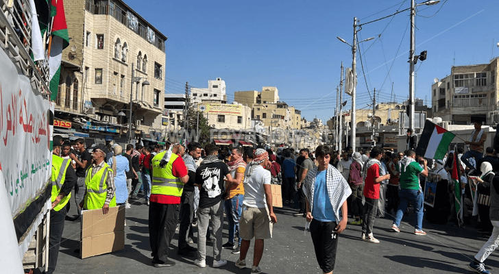 الصورة الوقفة التضامنية مع الفلسطينيين ودعما لغزة