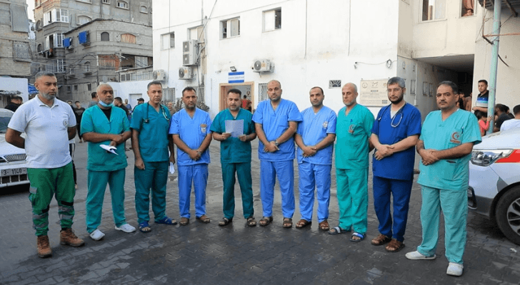 الطاقم الطبي في مستشفى كمال عدوان
