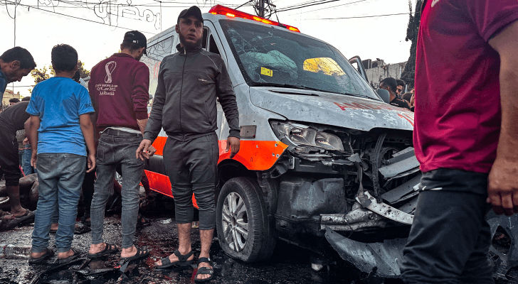 آثار استهداف الاحتلال سيارة إسعاف في غزة