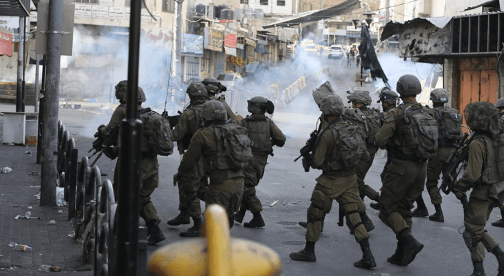 قوات الاحتلال تقتحم بلدة بيت أمر في الخليل