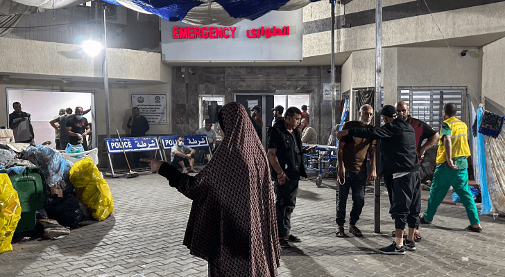 الصورة من أمام طوارئ مجمع الشفاء الطبي