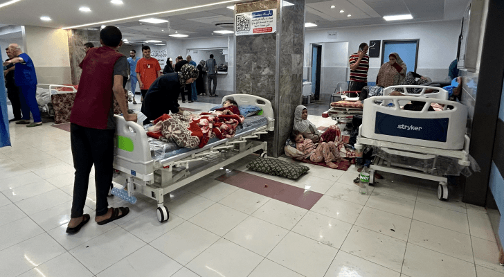 مرضى داخل مستشفى الشفاء بغزة