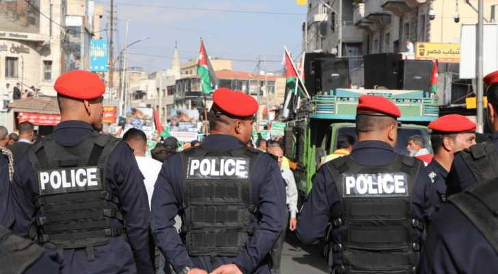 نشامى الأمن العام ينظمون مسيرة وسط العاصمة عمان