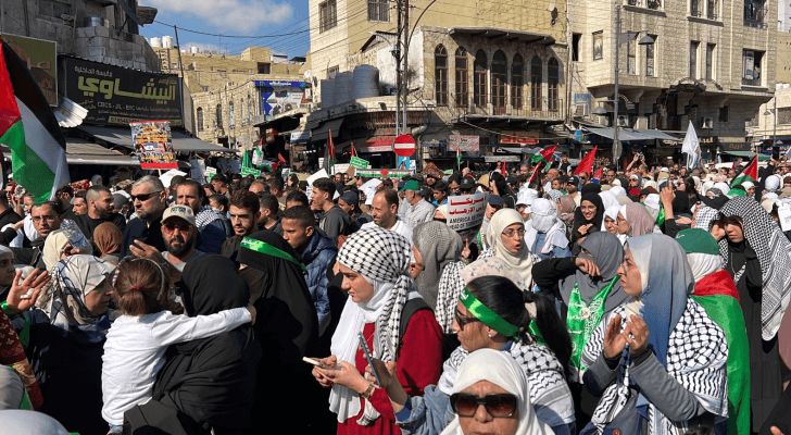 جانب من المسيرة في وسط البلد بعمان