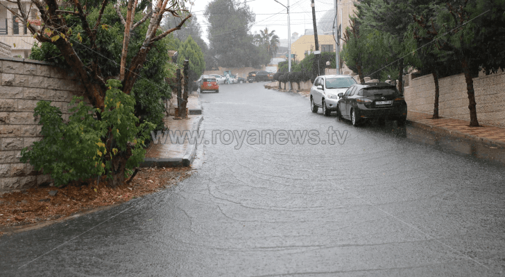 أمطار في أحد شوارع العاصمة عمان
