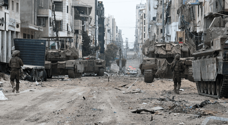 آليات عسكرية تابعة للاحتلال الإسرائيلي في احد شوارع غزة