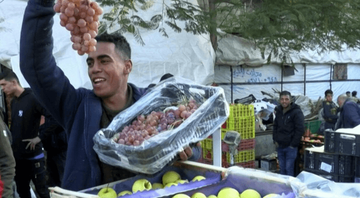 دخول شاحنات الفواكه لغزة
