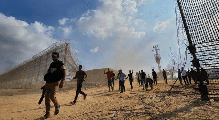 احتفال فلسطينيين بعملية "طوفان الأقصى"