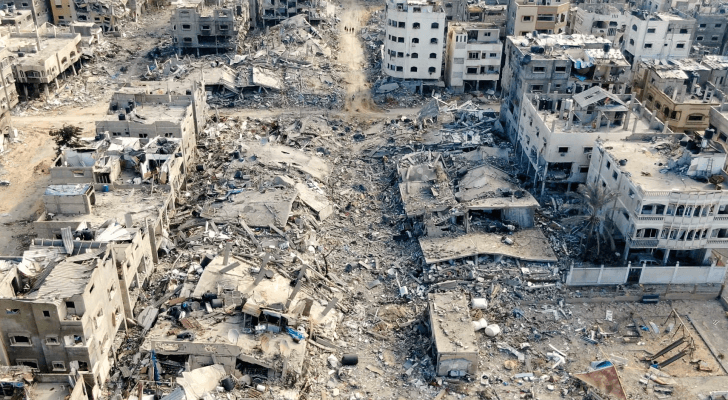 الاحتلال يواصل استهداف المنازل والأماكن الأثرية في غزة