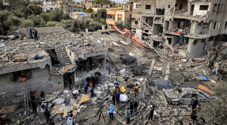 قوات الاحتلال تستهدف في مخيم المغازي في غزة