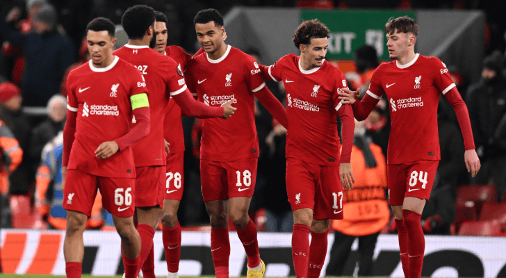 لاعبو ليفربول يحتفلون بهدف سابق