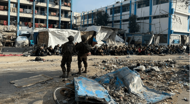 الاحتلال يعتقل عشرات الفلسطينيين في غزة تحت تهديد السلاح