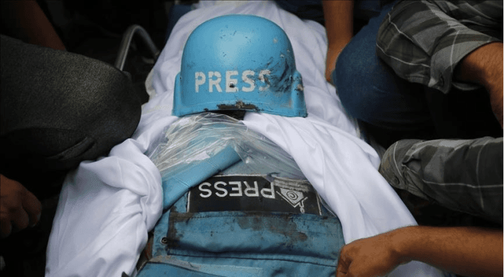 صورة أرشيفية لصحفي لشهيد في غزة
