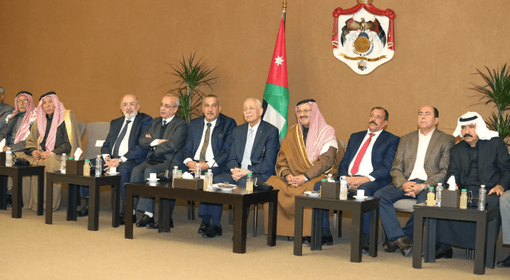 الصورة خلال لقاء شيوخ ووجهاء منطقة شفا بدران رئيس الديوان الملكي الهاشمي