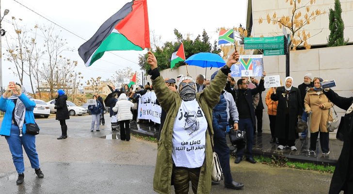 من الوقفة الداعمة أمام سفارة جنوب إفريقيا