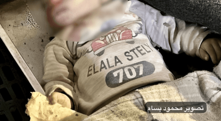 استشهاد طفلة بيدها قطعة خبز