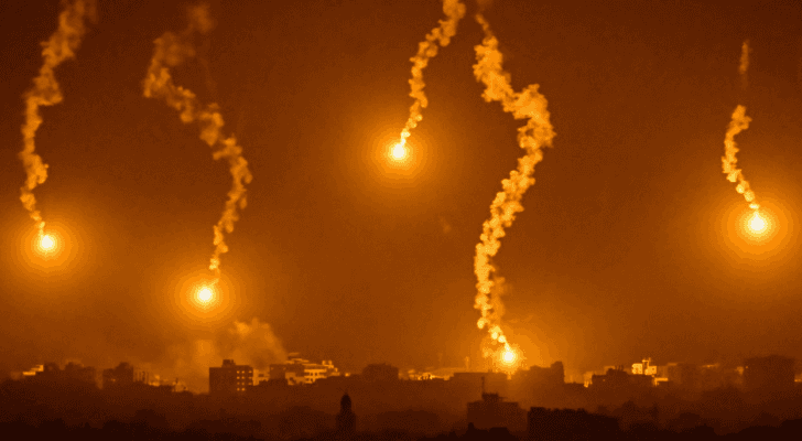 قنابل مضيئة "أرشيفية"