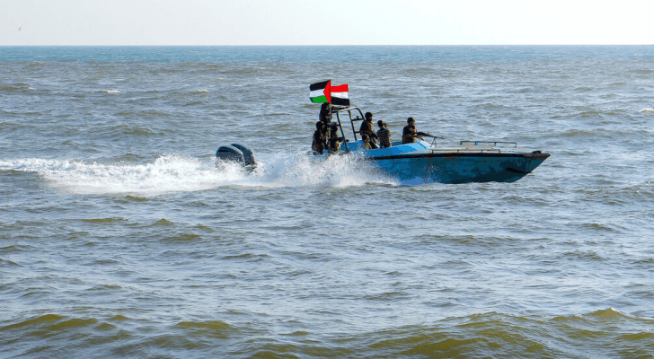 عناصر من الحوثيين في البحر الأحمر - AFP
