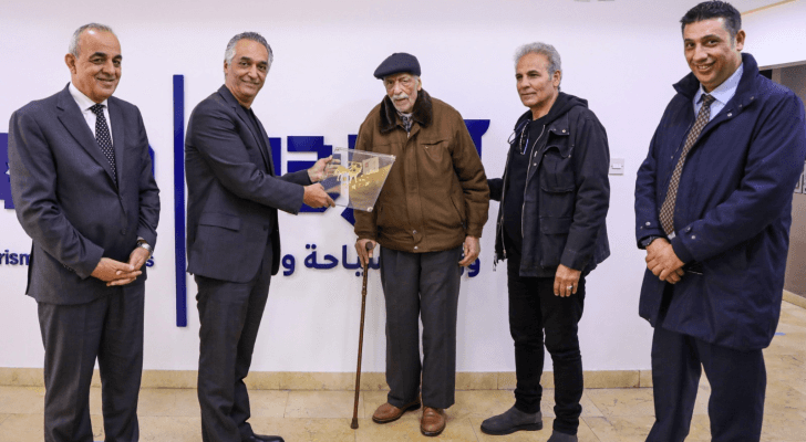 خلال تكريم أقدم دليل سياحي في الأردن نعمان عبد الملازم ملازم