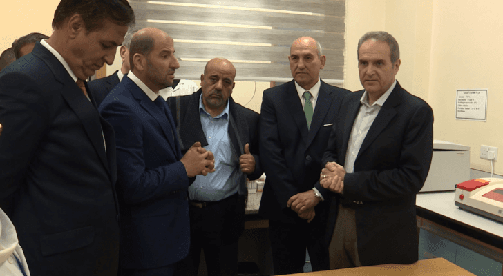 خلال افتتاح وزير الصحة فراس الهواري المركزين الصحيين في جرش