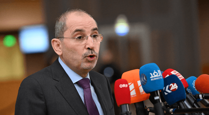الصفدي يتحدث إلى وسائل الإعلام قبل اجتماع مجلس الشؤون الخارجية في بروكسل - 22 يناير 2024.