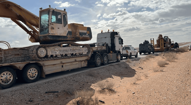 حجز آليات خلال ضبط مقلعين مخالفين في الرويشد