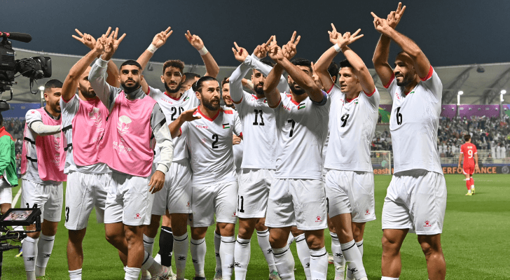 احتفال لاعبي منخب فلسطين بتسجيل الهدف الأول في مرمى هونغ كونغ
