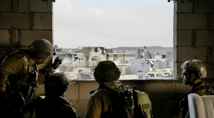 قزة من جيش الاحتلال داخل منزل في غزة
