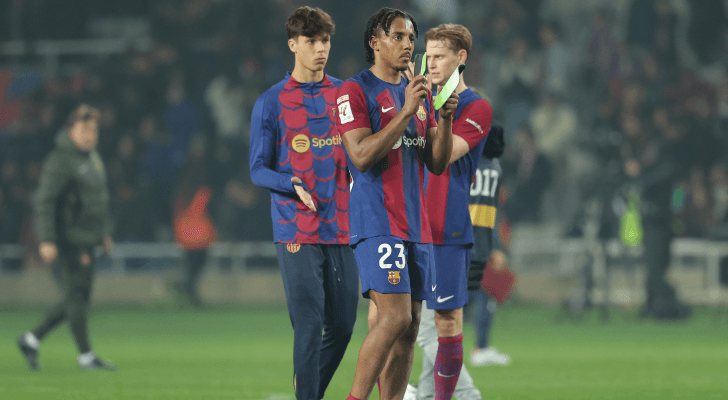 لاعبو برشلونة يحتفلون بعد نهاية المباراة