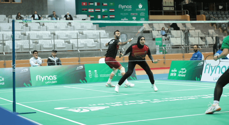 جانب من مباراة المنتخب الوطني للريشة الطائرة