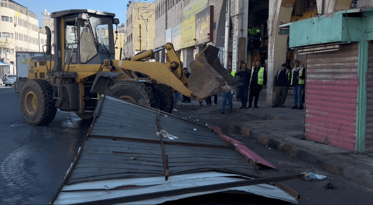 حملة لإزالة الأكشاك المخالفة في البلد "فيديو"