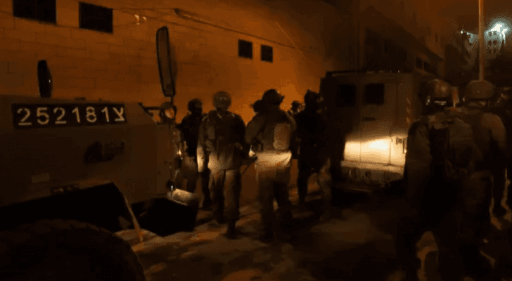 قوات الاحتلال خلال اقتحام الخليل