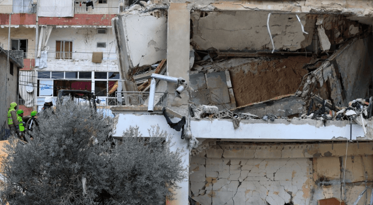 مبنى تعرض لهجوم جوي من الاحتلال في النبطية جنوب لبنان