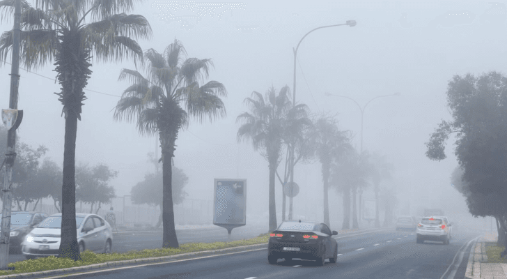 أمطار وضباب في العاصمة عمان