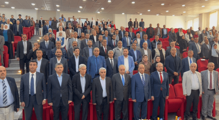 أثناء افتتاح جامعة العقبة للعلوم الطبية