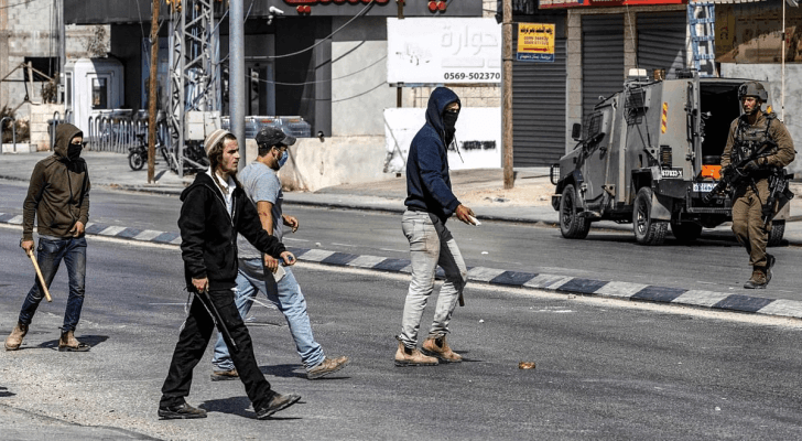 مستوطنون يعتدون على ممتلكات فلسطينيين بالضفة