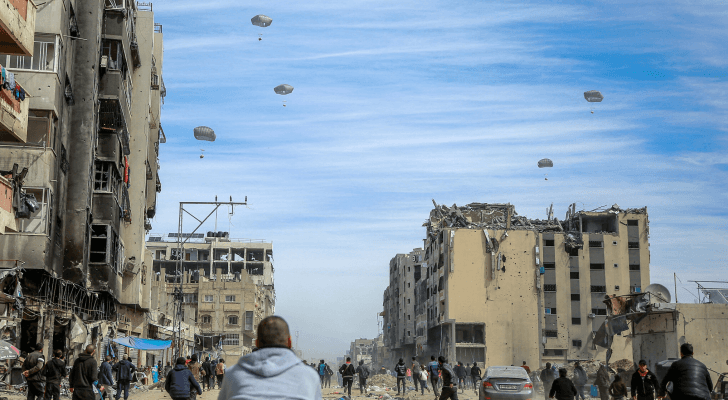 مساعدات أمريكية فوق قطاع غزة